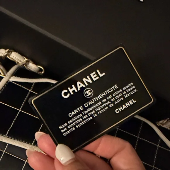 CHANEL Black and White Quilted Shoulder Bag with Gold Chain - Picture 10 of 15